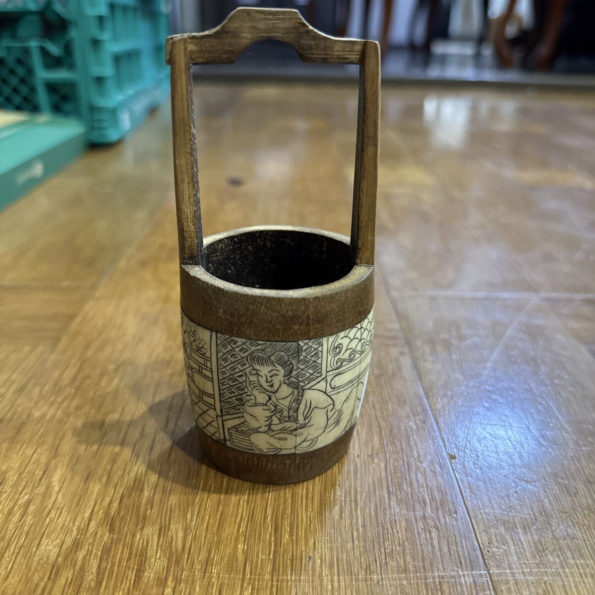 木製 彫りデザイン 持ち手付き筒 花器 茶道具 古道具 骨董 アンティーク 中国骨董 高12cm