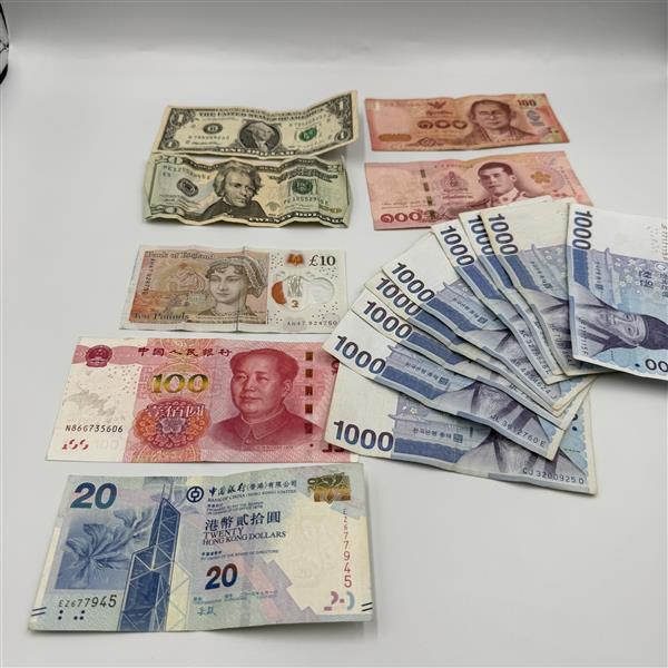 1円 出品 外国紙幣 古札 古紙幣 1ドル×1、20ドル×1、1000ウォン×9、香港20ドル×1、100元×1、100バーツ×2、10ポンドポリマー×1 20570