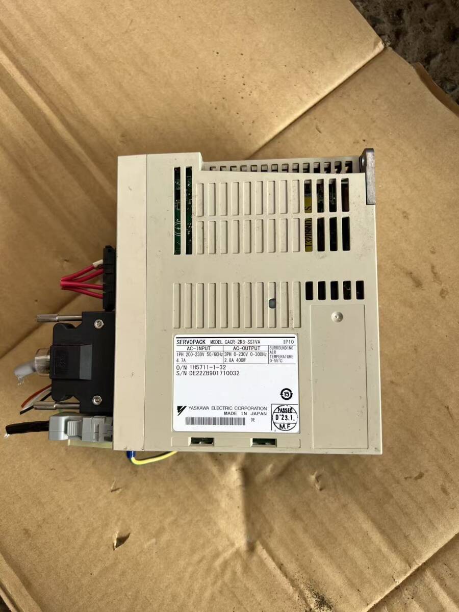 秋田発　安川電機 YASKAWA サーボパック サーボドライブ CACR-2R8-SS1VA　