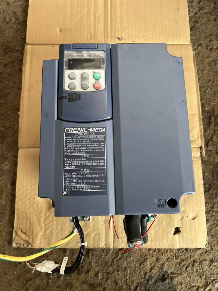 秋田発　Fuji Electric 富士電機 高性能多機能形インバー　FRN11G1E-2J 50/60Hz