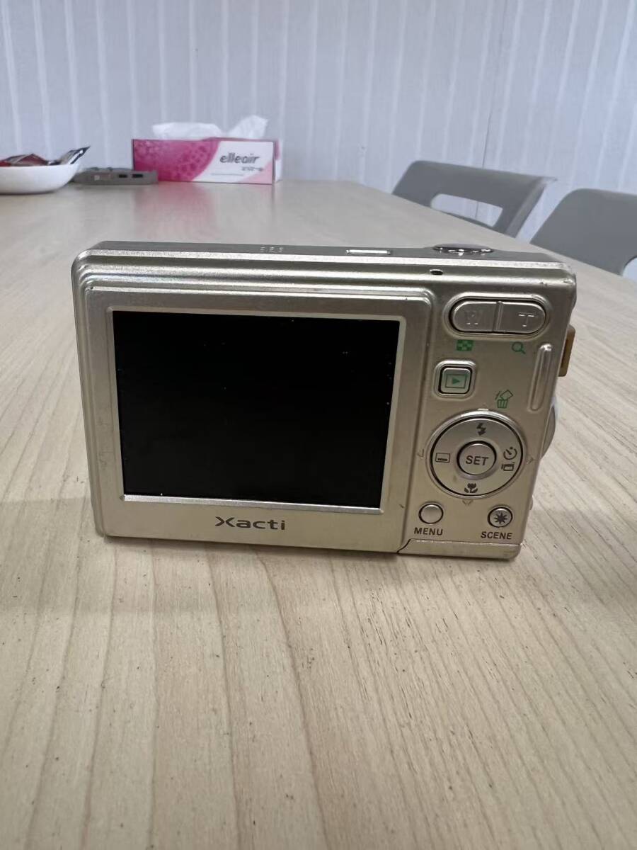 秋田発　SANYO Xacti DSC-S75 コンパクトデジタルカメラ　現状渡します