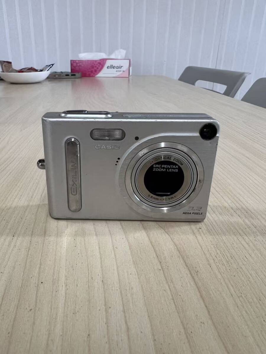 秋田発　CASIO EXILIM EX-Z3 カシオ エクシリム コンパクトデジタルカメラ コンデジ デジカメ 　バッテリーなし　現状渡します