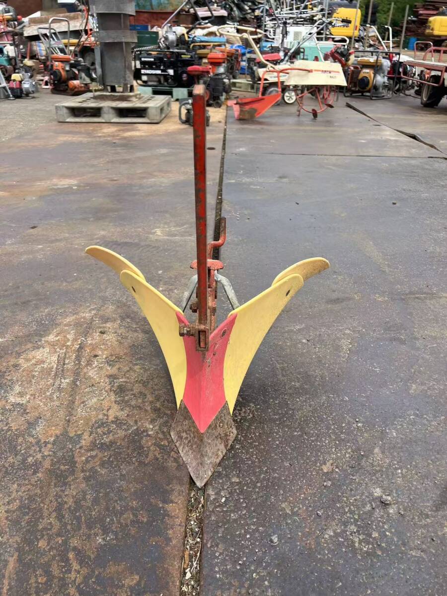 秋田発　車輪付き　イエロー培土器 四角軸 直径33mm 管理機 耕運機 パーツ 部品 アタッチメント 畦 うね 土寄せ