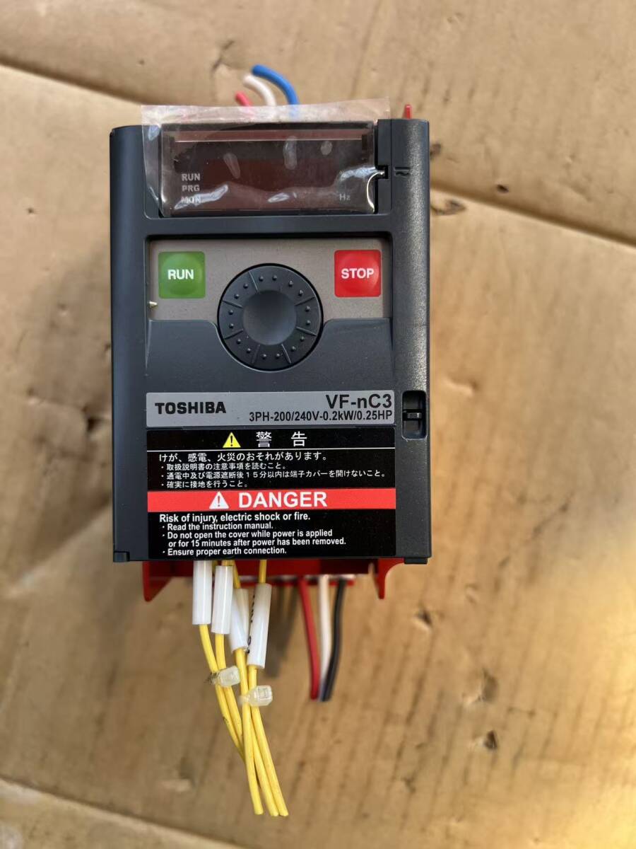 秋田発　TOSHIBA 東芝 TOSVERT VF-nC3 VFNC3-2002P 0.2kw 簡単・小形インバータ 現状渡し