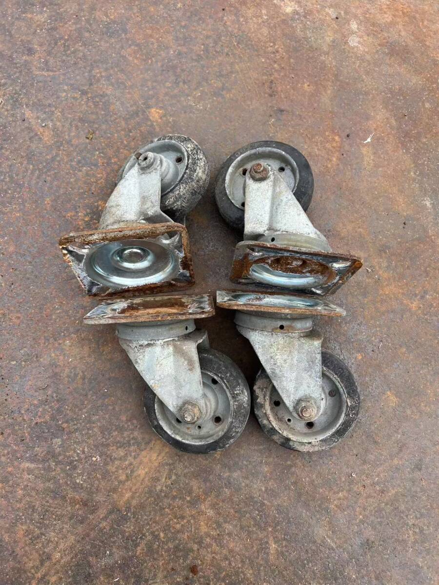 秋田発　HAMMER CASTER .自在キャスター 4本セット100x32　　（70-80）×（70-80）回転ストッパー　