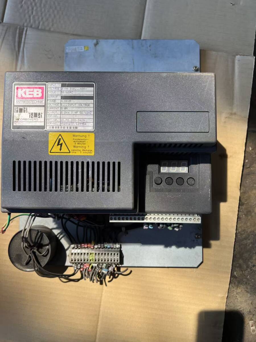 秋田発　KEB社の周波数インバータ COMBIVERT 10.F0.200.3429　2.2KW　2/4P　50/60Hz　現状渡し