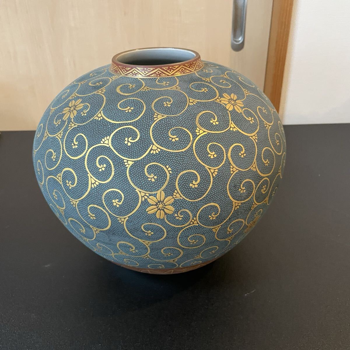 九谷焼 秀山作 青粒花唐草文花瓶 花器 花入れ 壺 金彩 フラワーベース