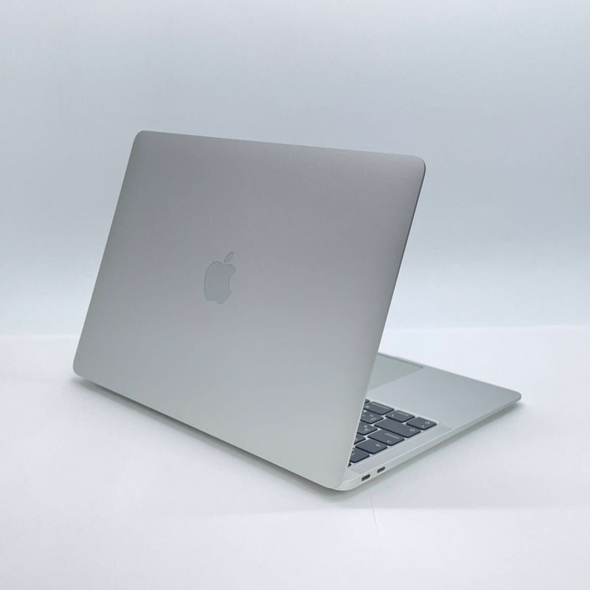 Apple MacBook Air Retina 13インチ (Late 2020) Apple M1 8GB SSD 256GB シルバー MGN93J/A バッテリー最大容量92%【C7961-80】