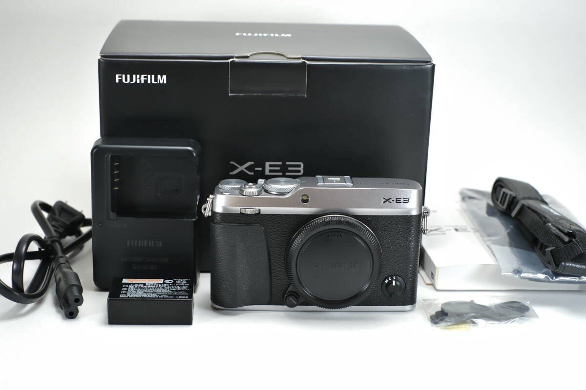 新品同様品　FUJIFILM X-E3 純正チャージャーセット　純正ケース 元箱付き