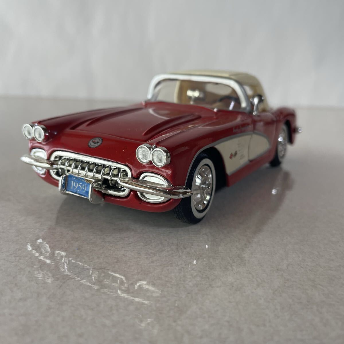 【中古】Crown Premiums 1/24 1959 シボレー コルベット ミニカー 中古 やや傷汚れあり