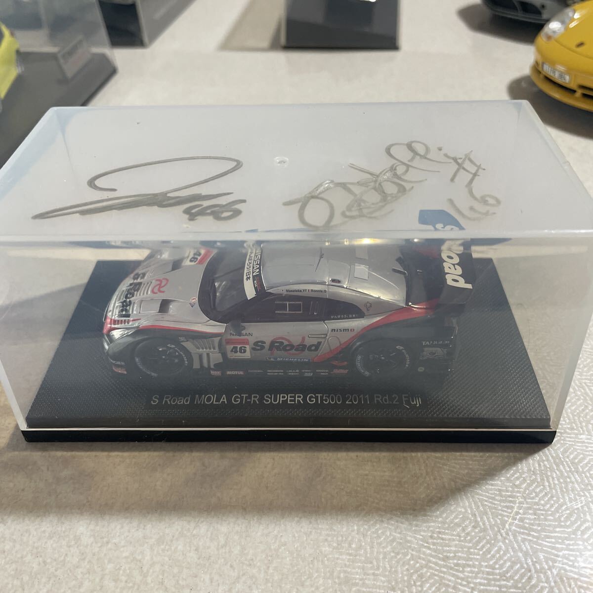  1/43 S Road MOLA GT-R SUPER GT500 2011 Rd.2 Fuji #46 ケースに直筆サイン入り EBBRO 日産 GT-R ミニカー