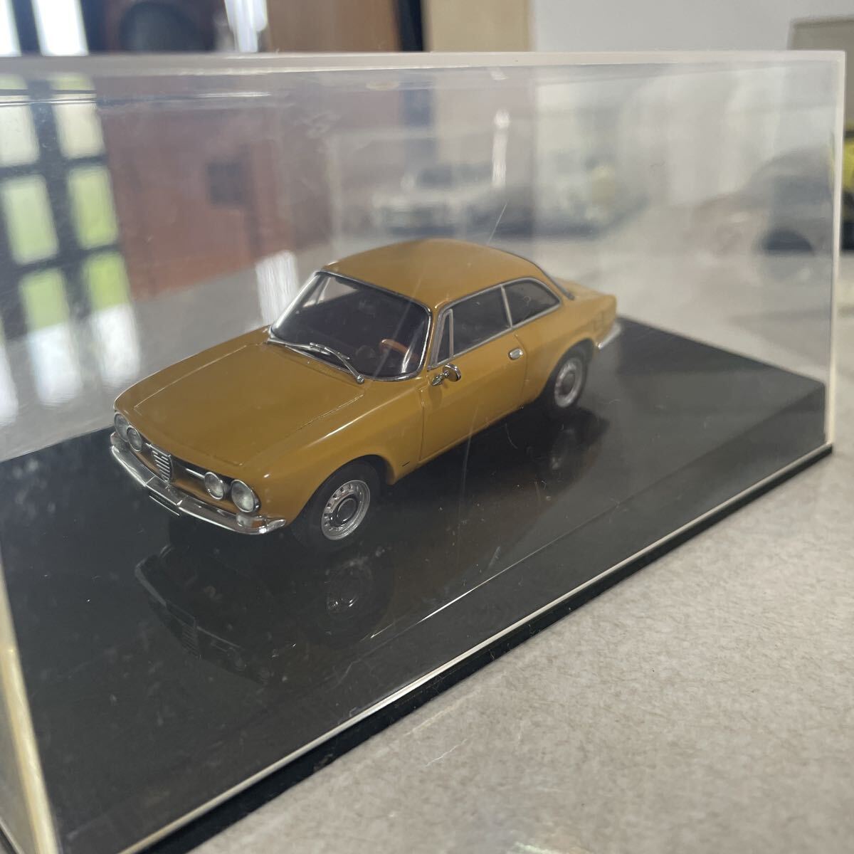 オートアート 1/43 アルファロメオ 1750 GT ベローチェ 1968 イエロー AUTOart ALFA ROMEO ミニカー 