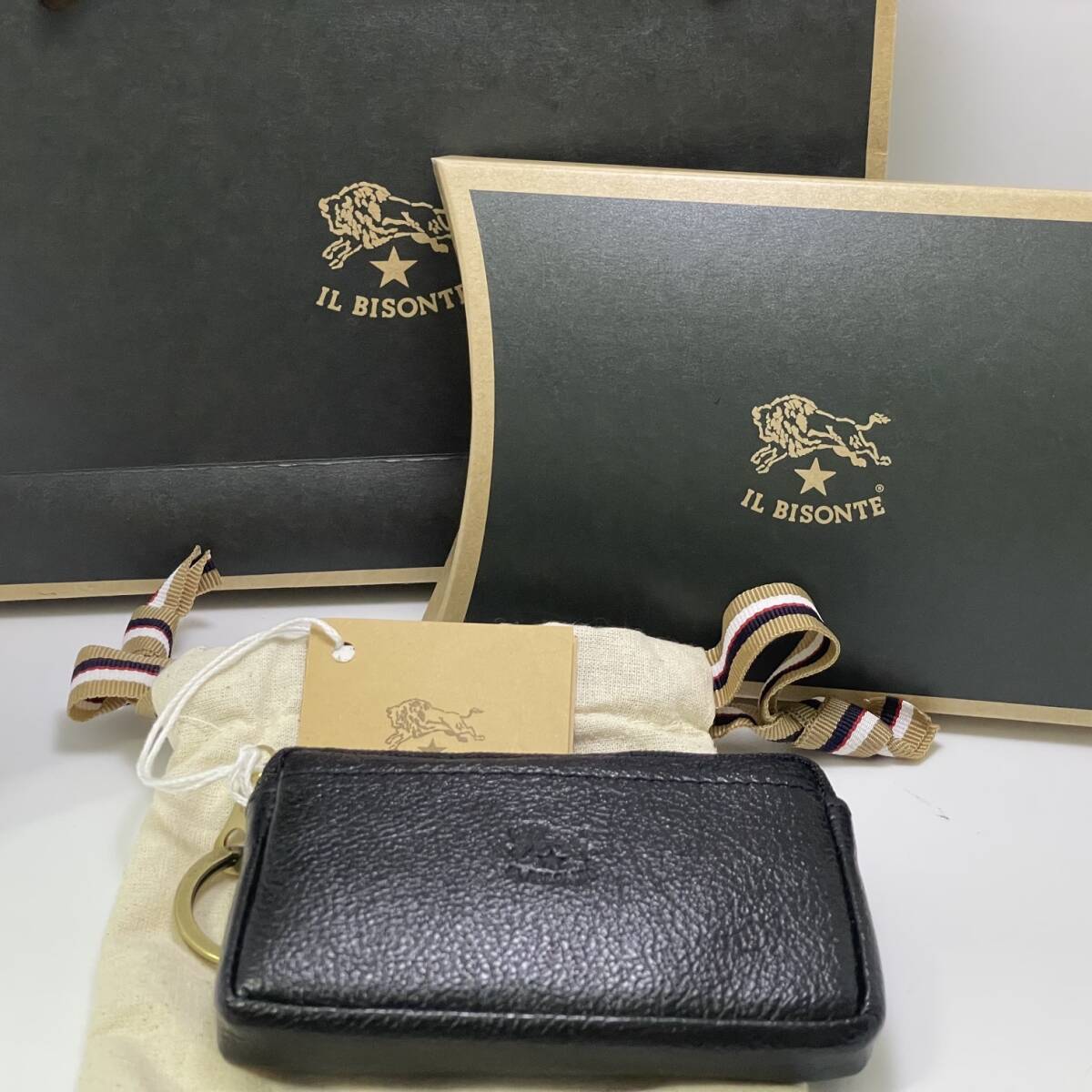 未使用　タグ付き　IL BISONTE イルビゾンテ 小銭入れ　小物入れ 牛革 イタリア製 未使用品　タグ付き 保存袋・箱付き