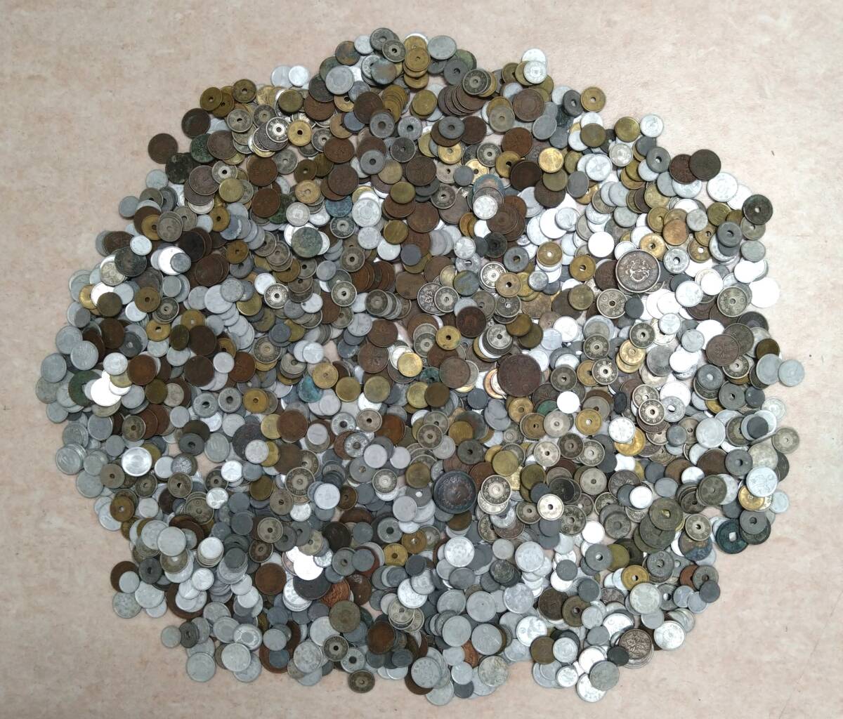 ◇ 日本 古銭 旧硬貨 アルミ銭 銅銭 青銅貨 黄銅貨 穴銭 大量 まとめ 約3.5㎏ ◇