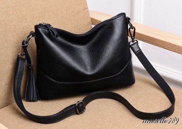本牛革！◇2WAY レザーバッグ ブラック◇夏新作 限定！本革鞄 bag 使い勝手抜群 牛革タッセル付 プレゼント 斜め掛けOK 黒 ハンド 1014n