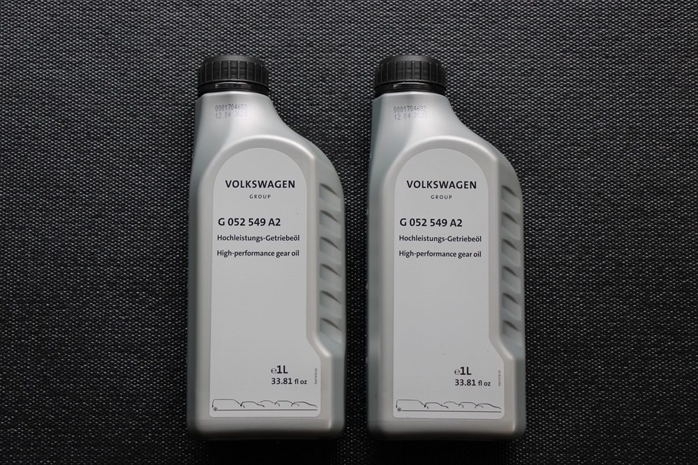 半値以下！未開封★VW/AUDI純正 ハイグレードギヤオイル G052549A2ギアオイル 1Lボトル 2本 Volkswagen Audi フォルクスワーゲン アウディ 
