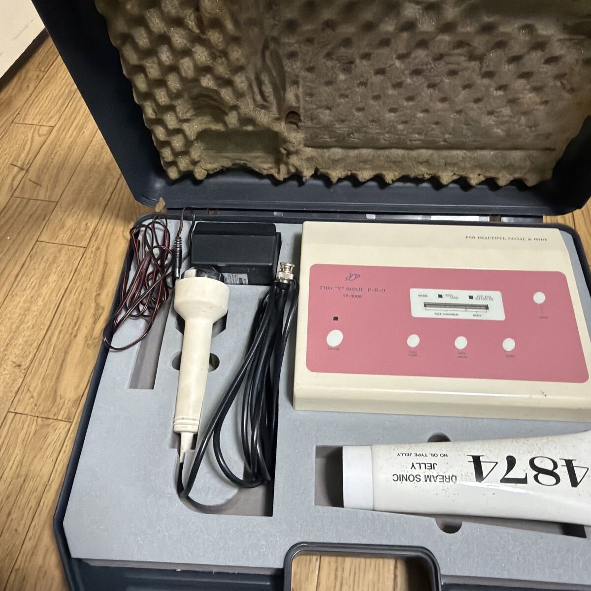 TWO Y SONIC PRO for BEAUTIFUL FACIAL BODY 超音波美顔器