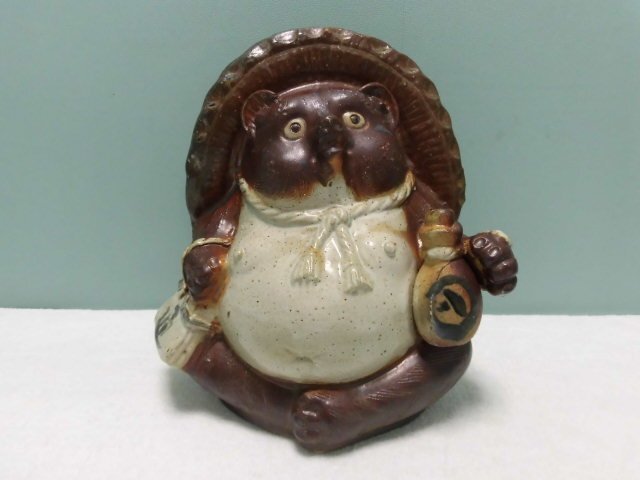 D407／ヒビ?ヒビ割れ？部分あり【信楽焼 狸 たぬき 置物 陶器製 全高(約)26cm 計1点】縁起物/商売繁盛/置物/オブジェ