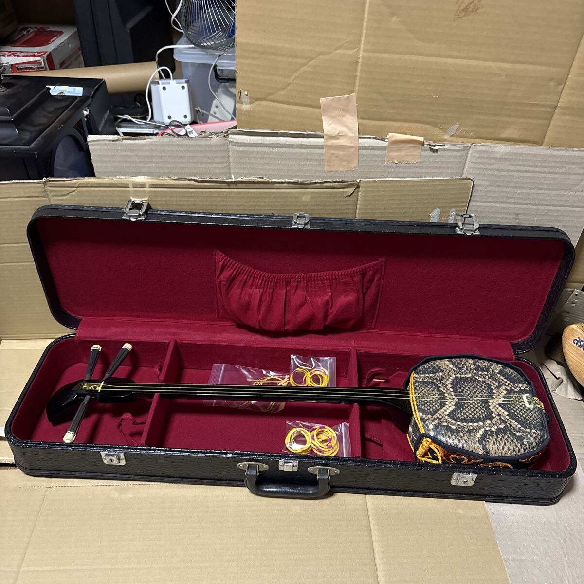 あ-8789）詳細不明 三線 三味線 ケース付 弦楽器 中古現状品