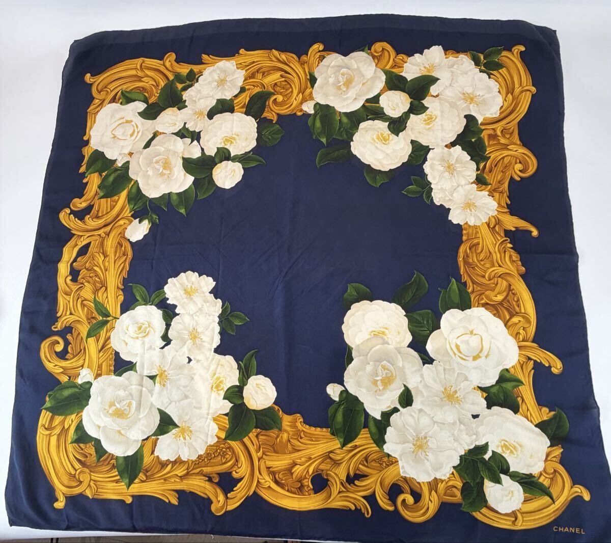 【正規品】CHANEL シャネル 大判スカーフ 花柄 シルク100% ネイビー ゴールド ヴィンテージ