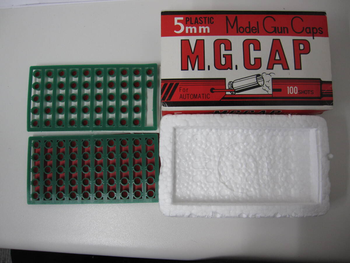 ★#61B 【長期保管】MGC製 5mmモデルガンキャップ火薬 100発入りセット 3発欠品状態