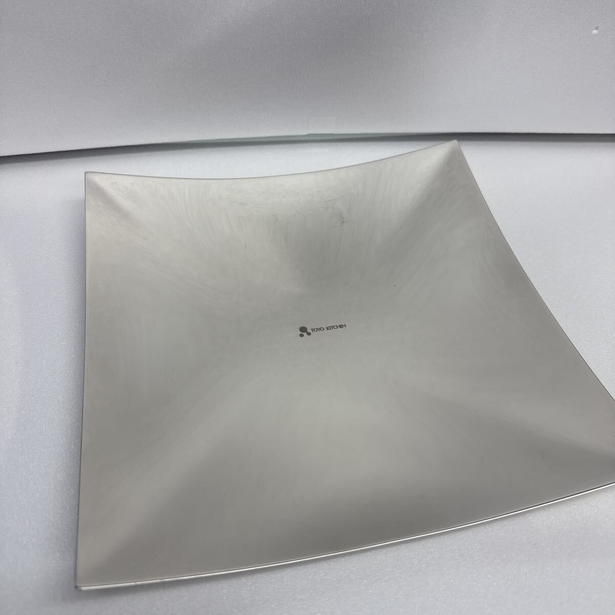 美品 トーヨーキッチン サンボネ 正方形 スクエアプレート 24cm 角皿 高級洋食器 ステンレス調 トレイ 金属製飾り皿 Sambonet ノベルティ