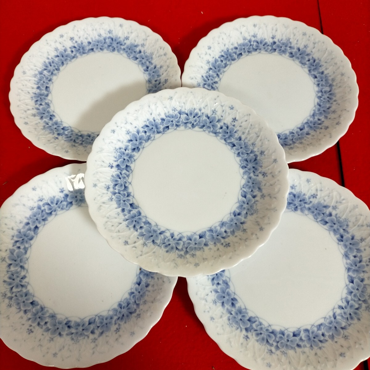●ＨＯＹA製の皿　 花柄　 プレート●Ｄ-8
