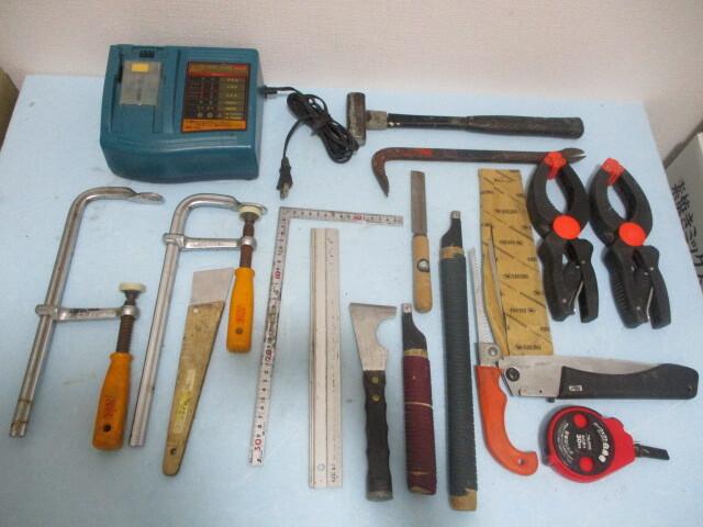 大量 工具セット クランプ ノコギリ ハケ バクマソー マキタ充電器 金槌 他 DIY 大工道具 作業用品 セット まとめ売り ジャンク　b127