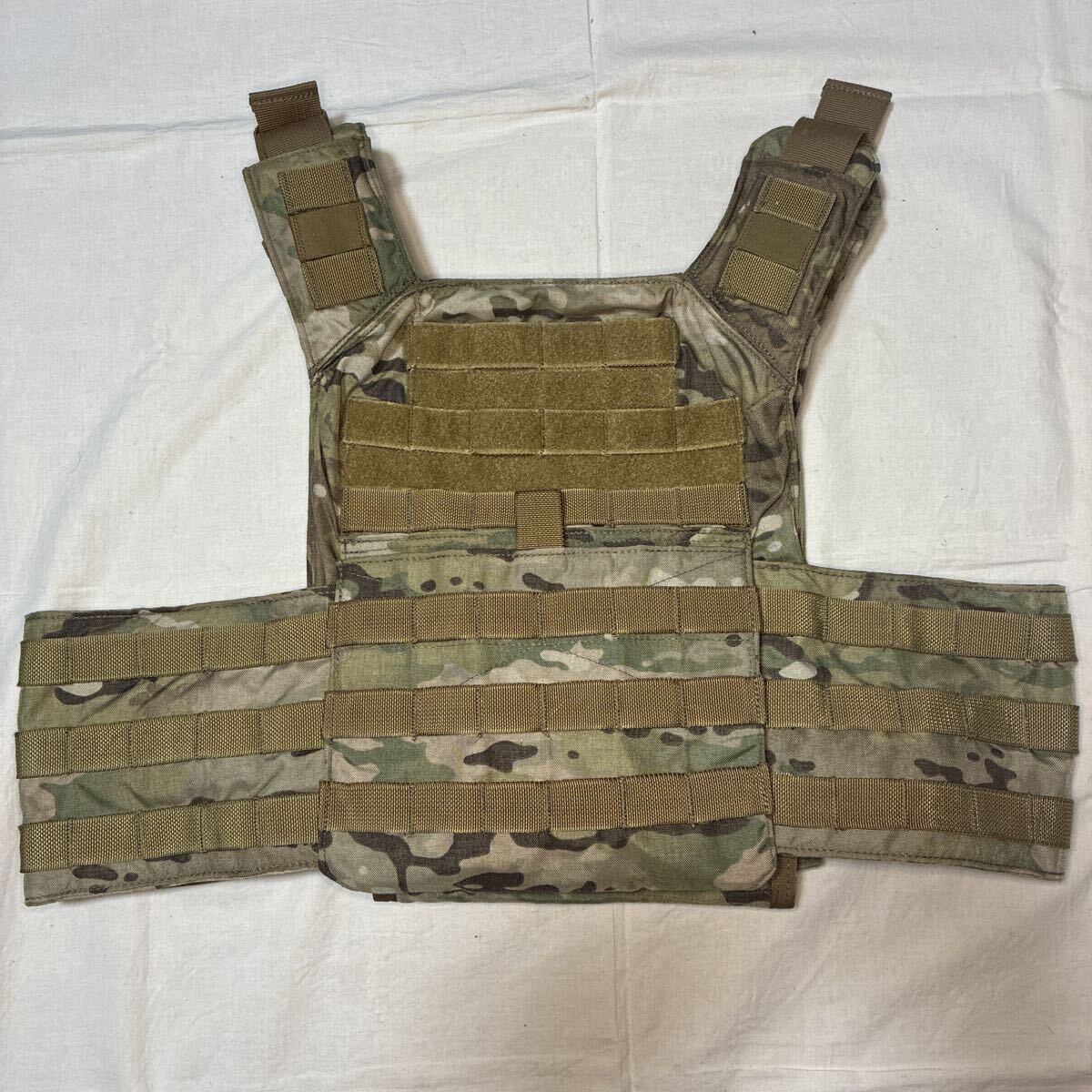 実物　SHELLBACKTACTICAL製　プレートキャリア　マルチカム　カマーバンド付属　シェルバックタクティカル 米軍実物