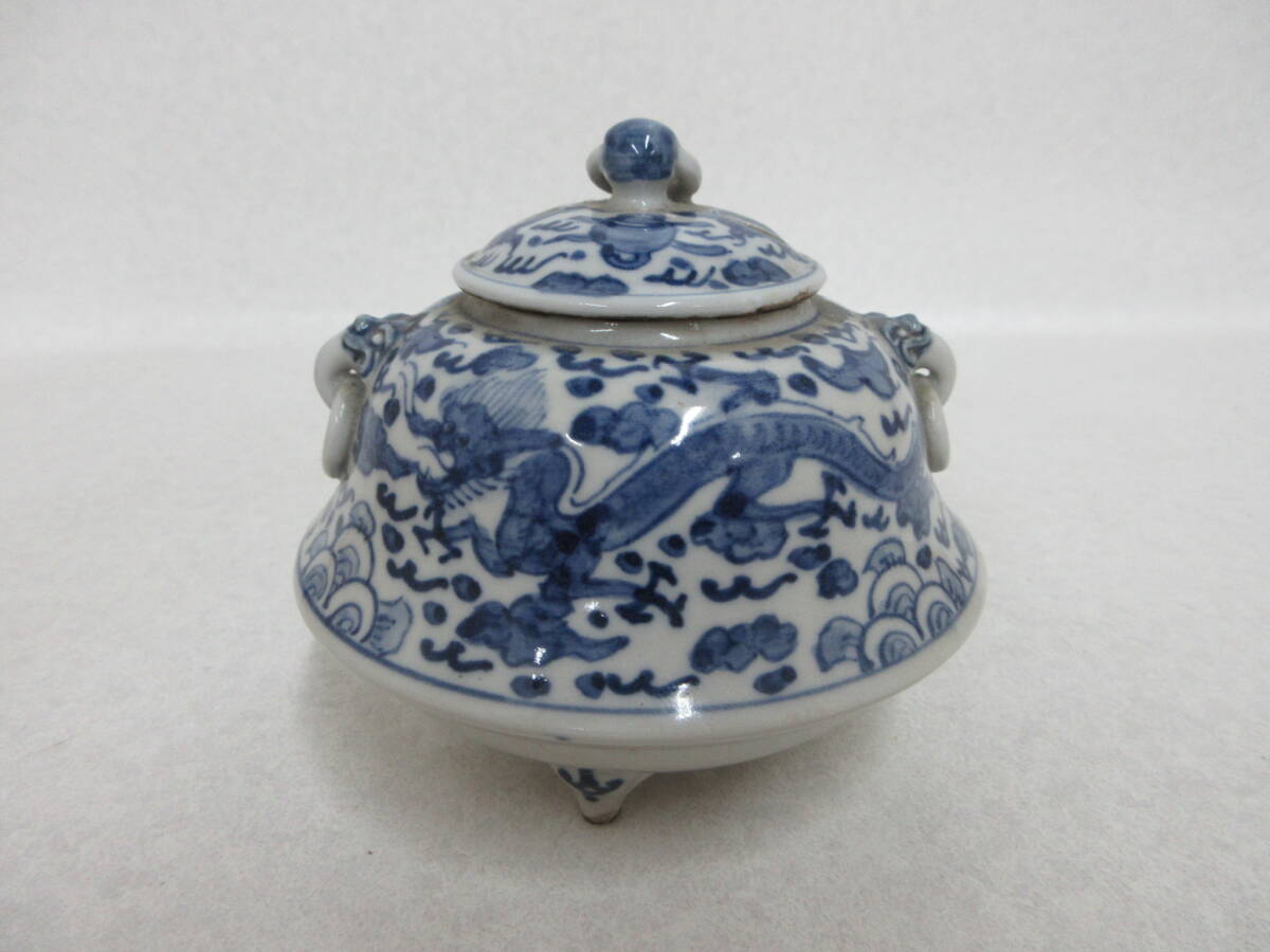 Ｔ５１８１　高橋道八　染付龍宝珠文茶釜形三足香炉　箱付き　香道具　茶道具　煎茶道具