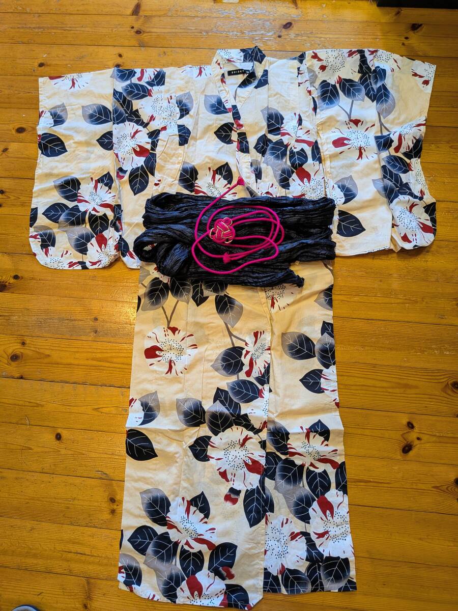 USED美品　:　女児　120 浴衣 SHISKY　ハイビスカスデザイン