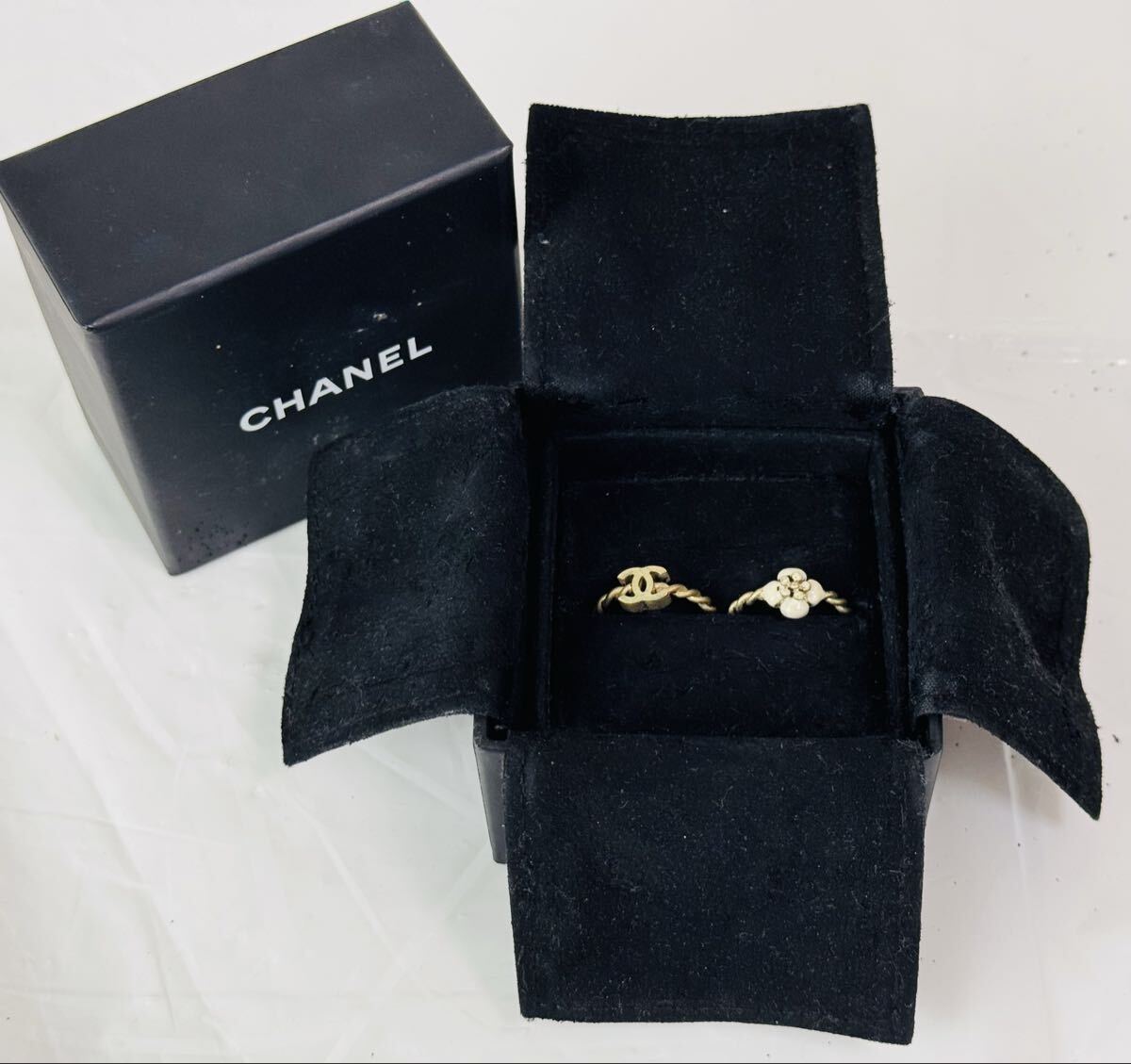 ☆ 304448、9 / 【希少】CHANEL シャネル ココ&カメリア ダブルリング マットゴールド 燻金 真鍮 ブロンズ リングセット 箱入/617-73