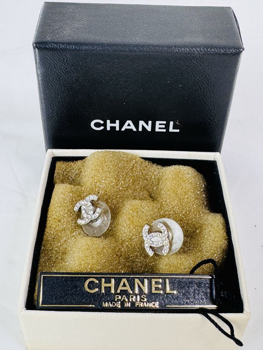 ● 304153 / CHANEL シャネル ココマーク　ラインストーン ピアス 箱入 /617-75