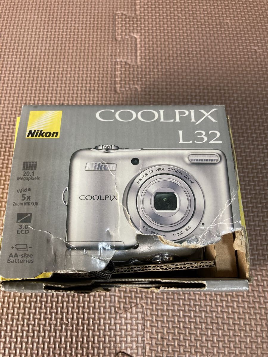 1円 Nikon COOLPIX L32 シルバー コンパクトデジタルカメラ　通電未確認　ジャンク　現状品