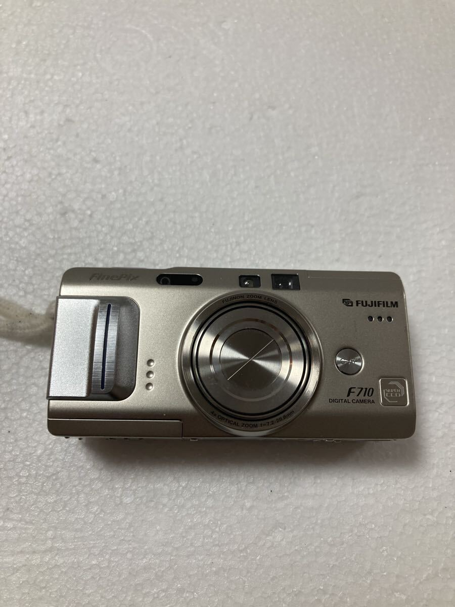 1円 FUJIFILM FinePix 富士フィルム ファインピクス F710 シルバー コンパクトデジタルカメラ　通電未確認　ジャンク　現状品
