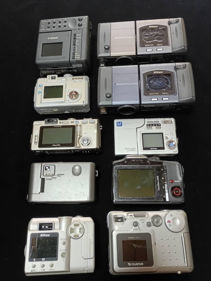 【送料無料】コンパクトデジタルカメラ　ニコン　キャノン　フジ　コンタックス等　計10台　ジャンク品