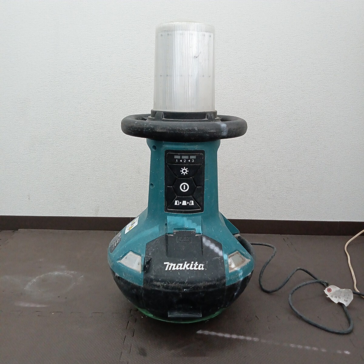 F makita マキタ 充電式エリアライト 作業照明器具 ML810 0820 0084