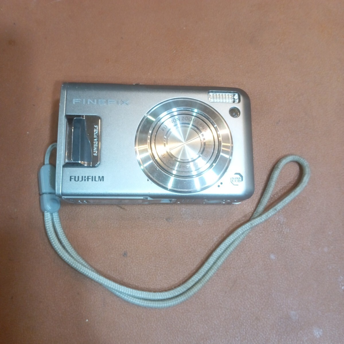 FUJIFILM 富士フィルム FinePix F31fd コンパクトデジタルカメラ デジカメ