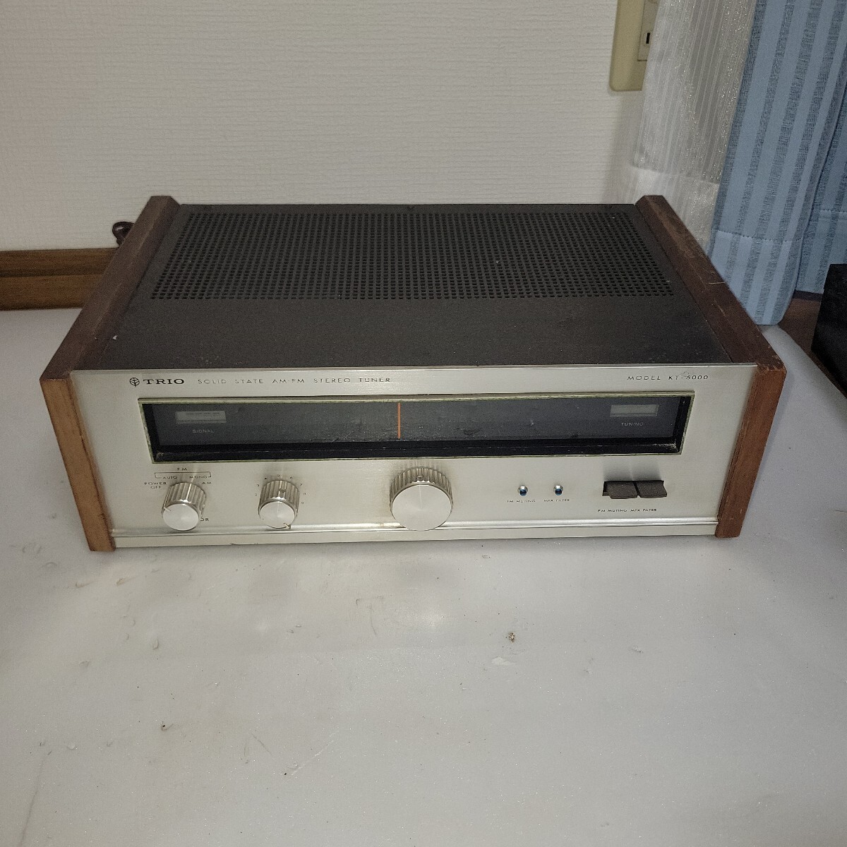 TRIO KT-5000　AM/FM ステレオチューナー　通電確認のみ、ジャンク扱い 