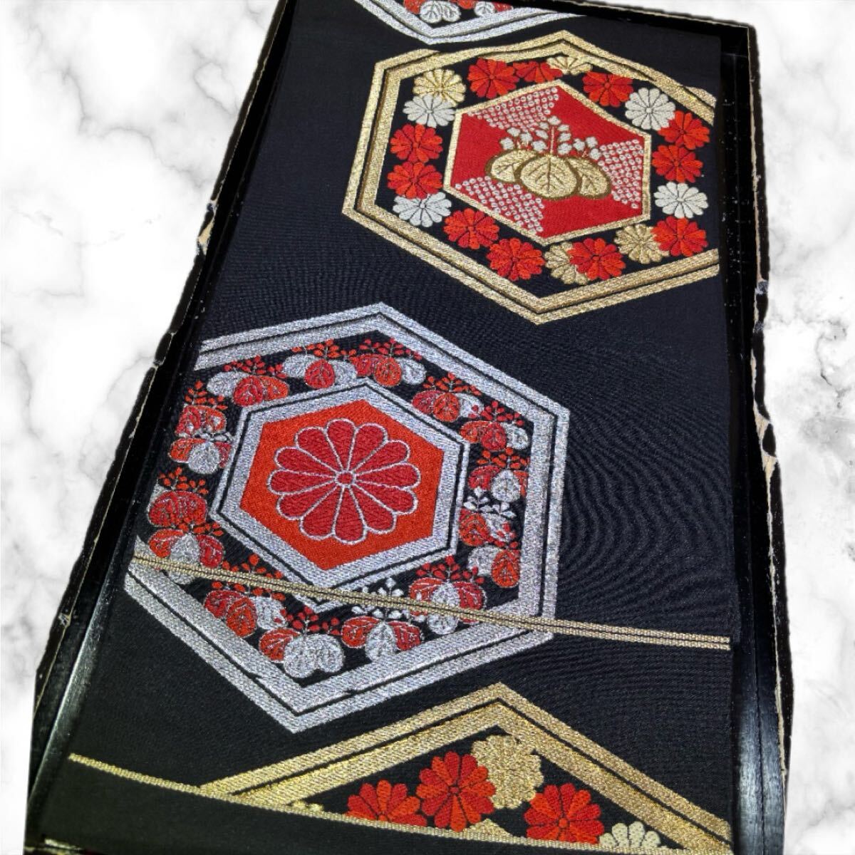 袋帯　正絹　亀甲紋様　菊　桐　六通柄　黒色　着物　和服　和装　リメイク　ハンドメイド　生地　衣装　百貨店　高級