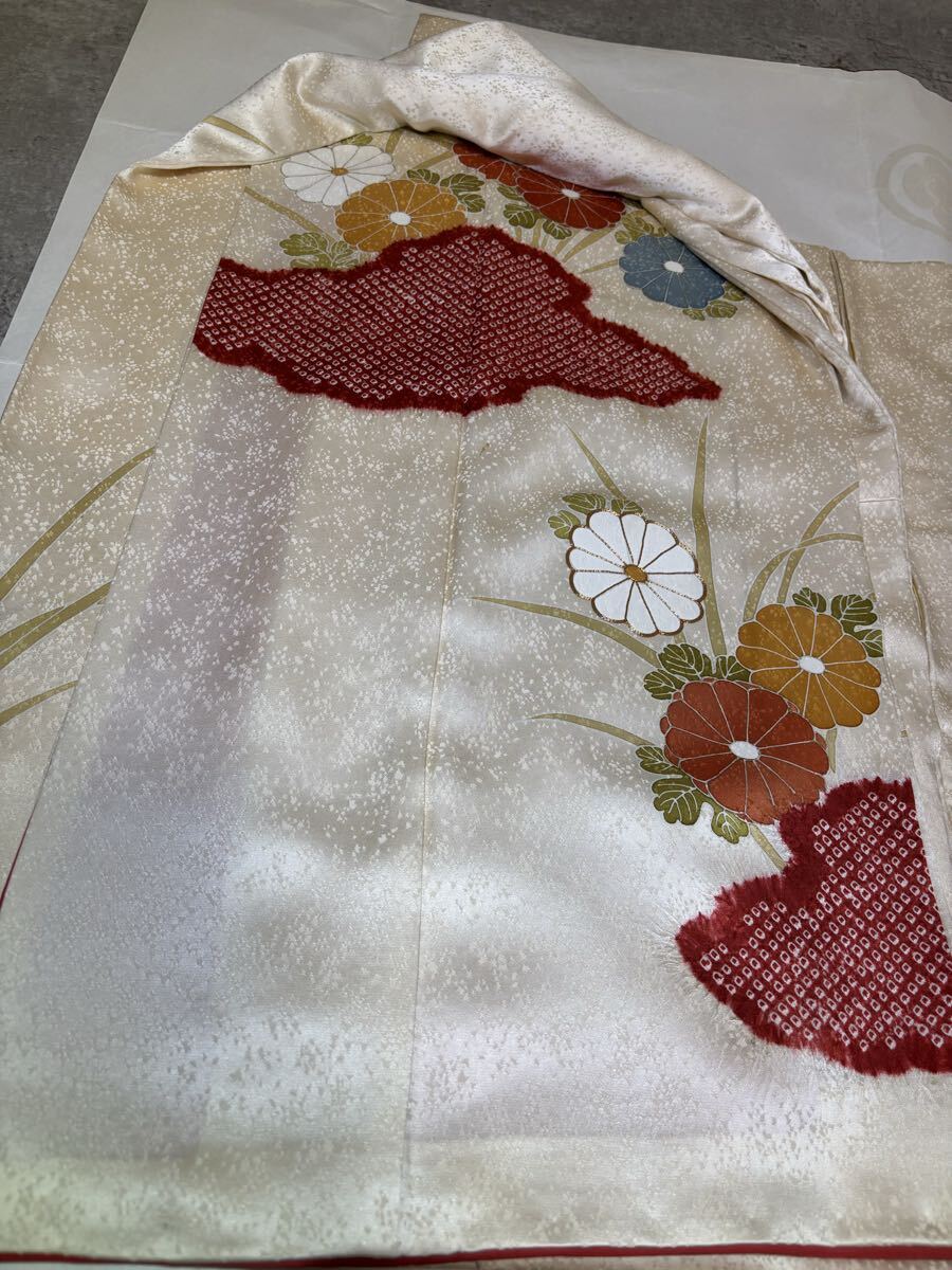 付下げ　正絹　絞り　金駒繍　雲　菊　草葉　クリーム色　着物　和服　和装　リメイク　染め替え　ハンドメイド　生地　百貨店　高級