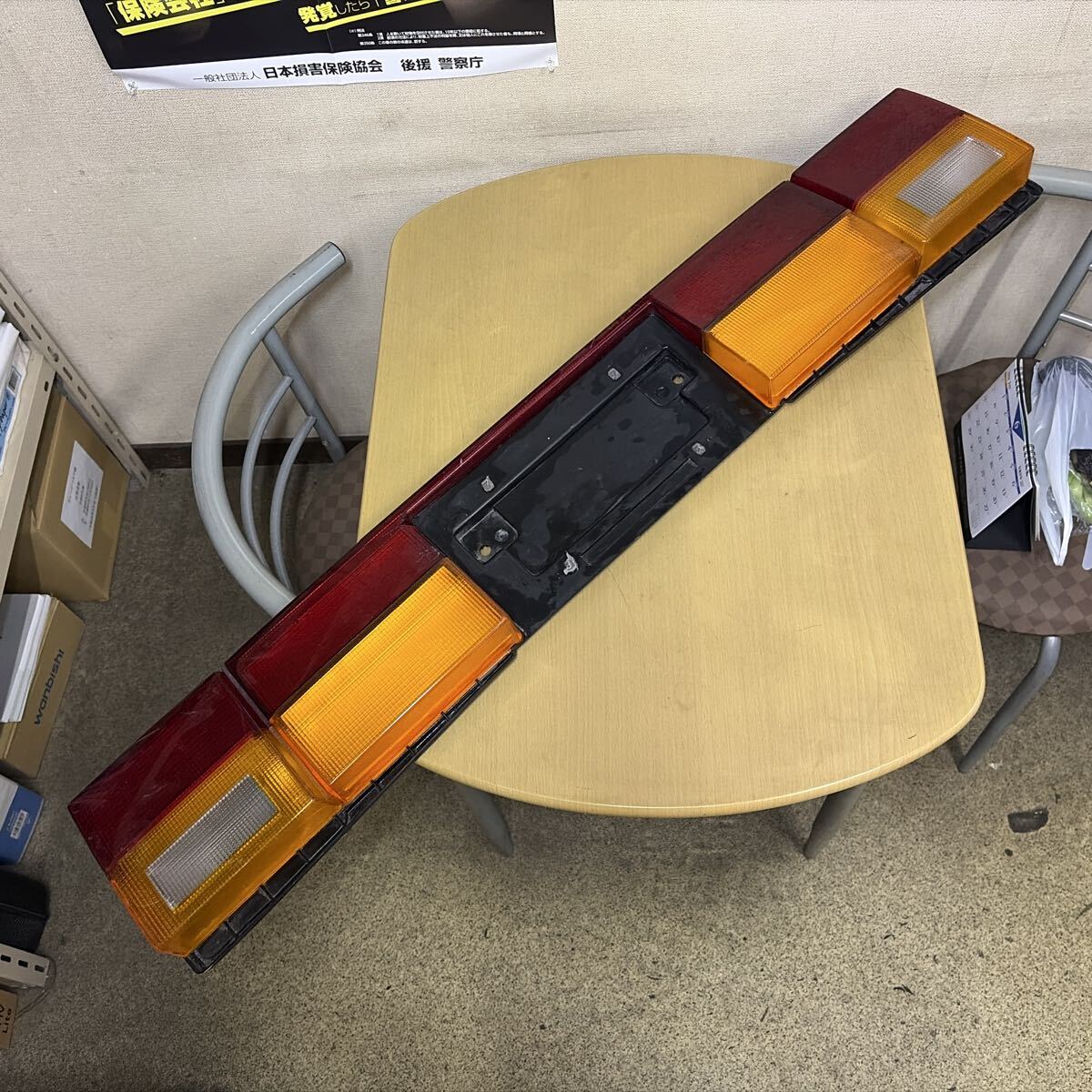 旧車　アウディー90　センターガーニッシュ　 テールランプ 中古品