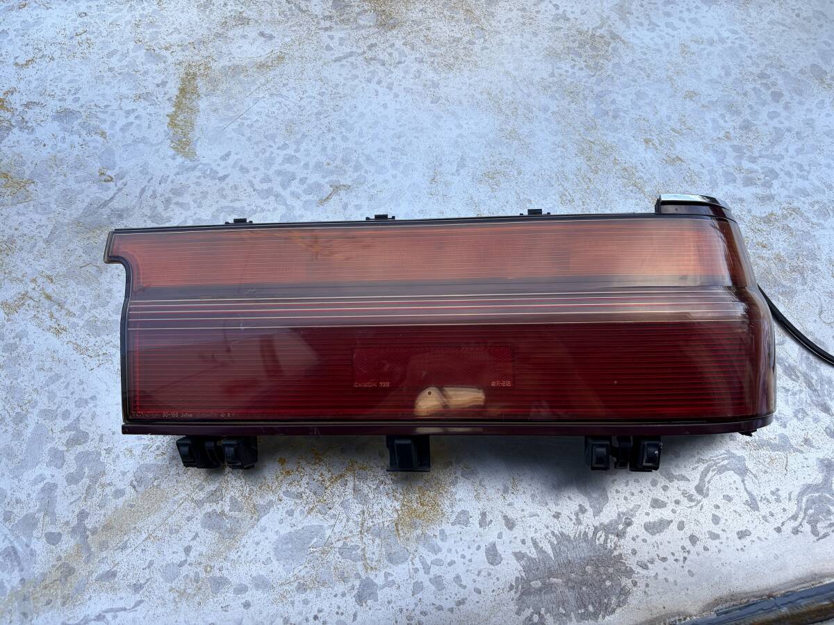 旧車　トヨタ　クラウン　130系ハードトップ後期　純正　右テールライト　右テールランプ　ICHIKOH7312　３０－１５６　中古☆080224