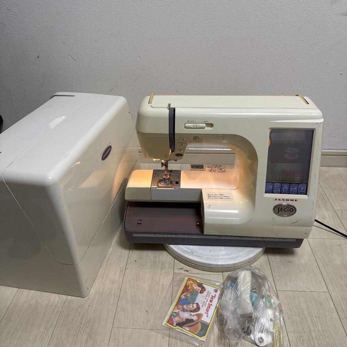 JANOME ジャノメ コンピューターミシン850型通電確認のみジャンク品