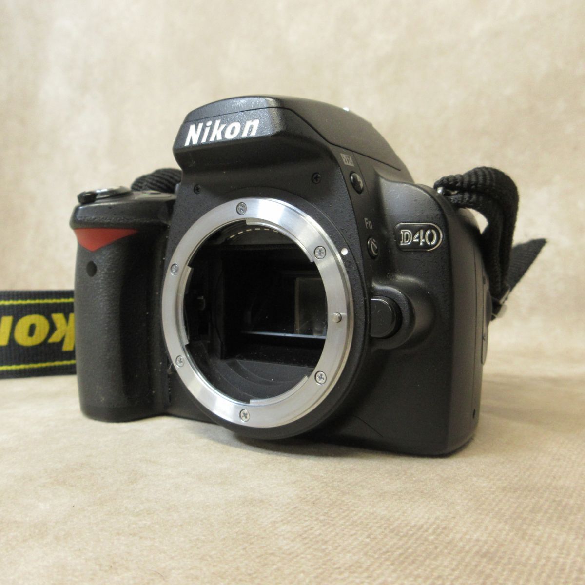 【大人気】 Nikon ニコン D40 ボディ デジタル一眼カメラ #58-7
