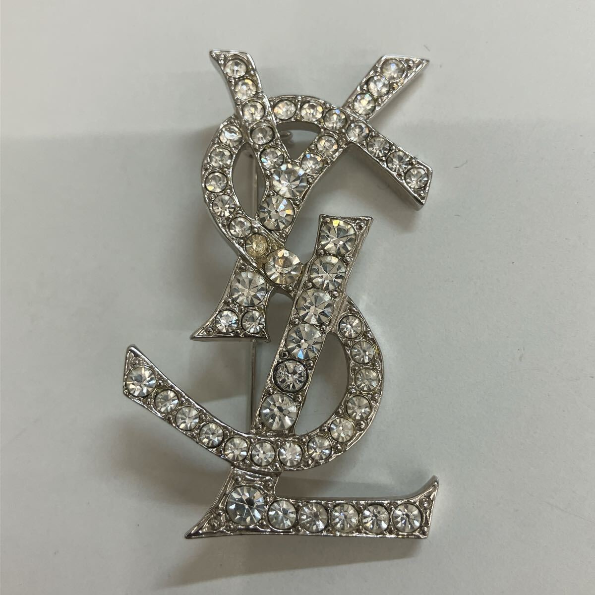 YSL イヴサンローラン Yves Saint Laurent ラインストーン ブローチ アクセサリー　シルバーカラー 【10180】