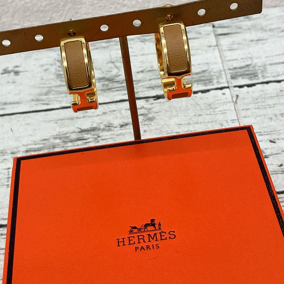 エルメス HERMES オランプ ゴールドカラー ピアス アクセサリー H ベージュ 箱付き【10065】