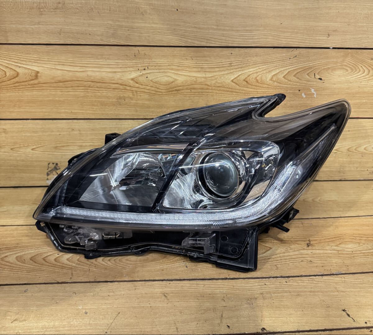トヨタ プリウス30 ZVW30 純正 後期　HID ヘッドライト LED ヘッドランプ ( 左 ) KOITO 47-52 ( LED 動作確認済み OK )中古品 ( 1670 )