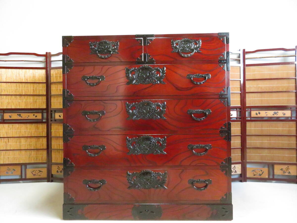 美品 綺麗 仙台民芸 欅産業 欅 牡丹金具 姫箪笥 艶あり 漆塗り 衣装箪笥 伝統工芸 鍵付き