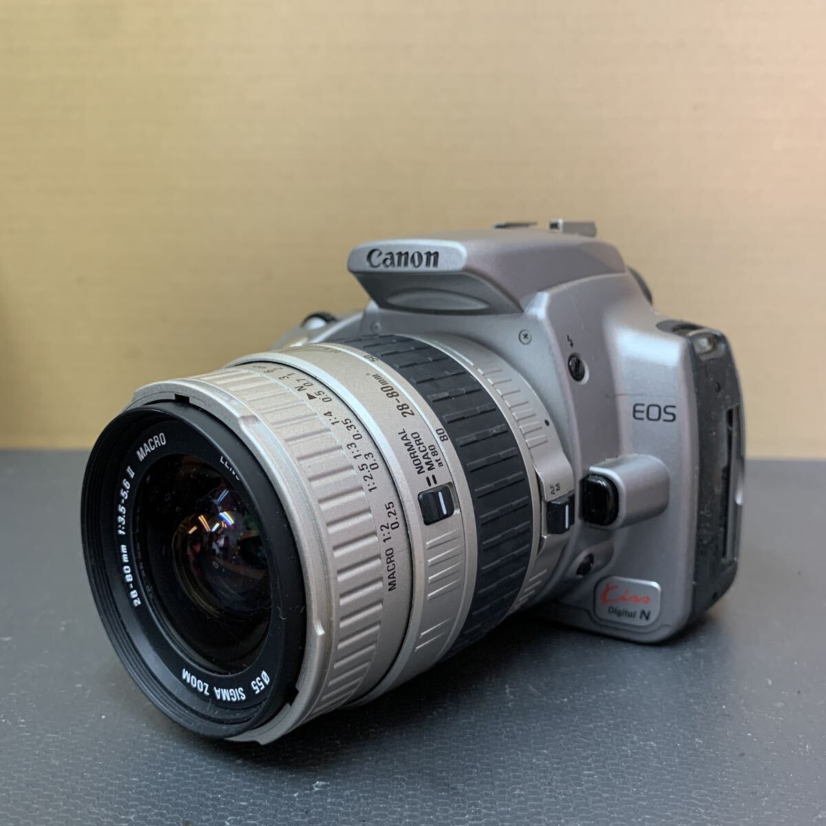 Canon EOS Kiss Digital N キヤノン デジタル一眼レフカメラ 未確認 235
